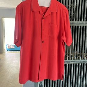 Tommy Bahama Men’s Silk Shirt! Beautiful Coral Color Silk! Size Medium
